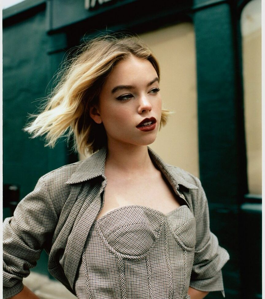 Milly Alcock nackt #108809096