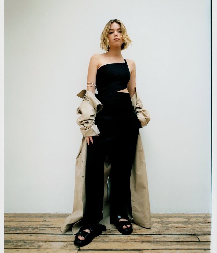 Milly Alcock nackt #108809100