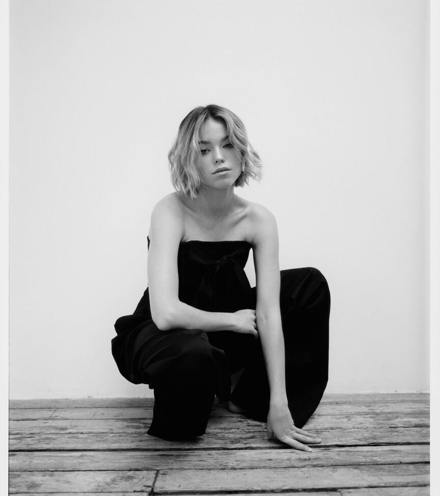 Milly Alcock nackt #108809105