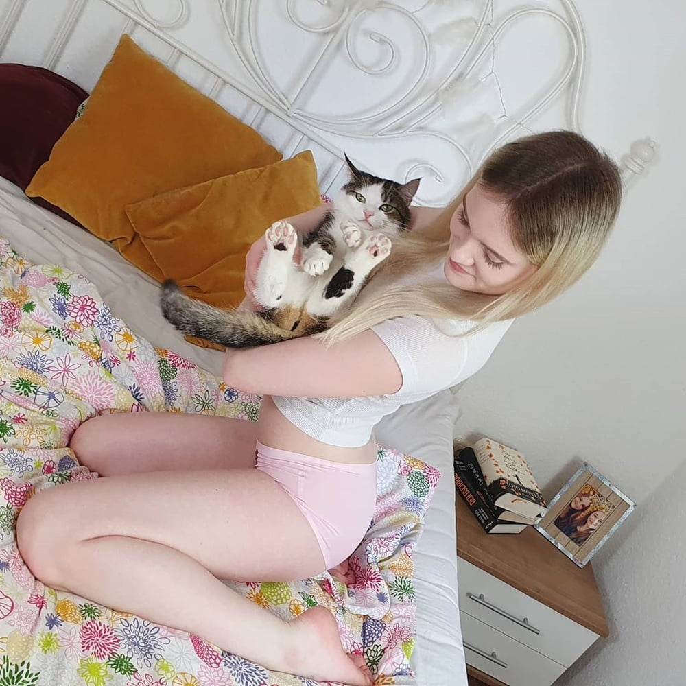 On Instagram- lovlyluna_official #94378039