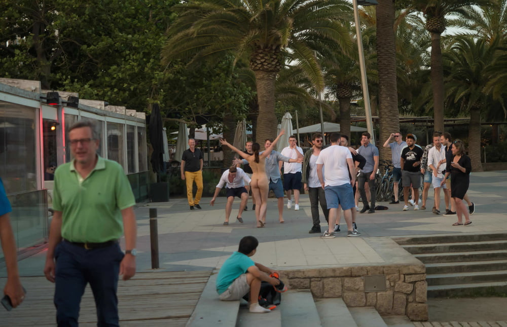 Desnudo en barcelona
 #92415544