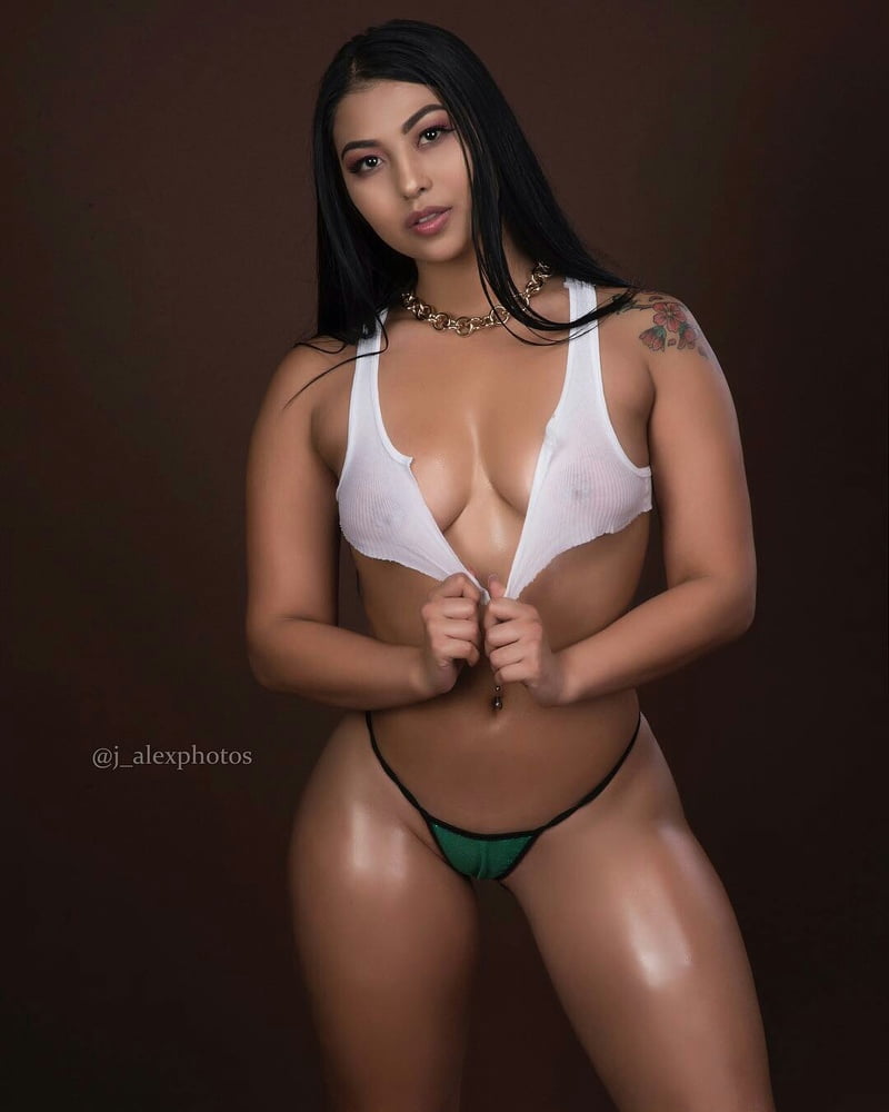 Instagram models in pose V #87791587