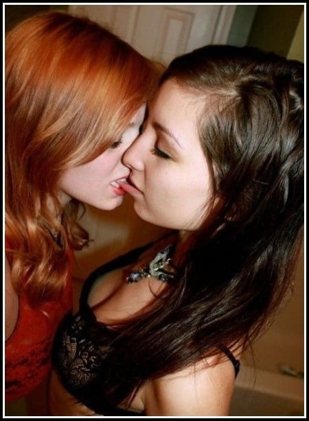 Estas chicas lesbianas disfrutan juntas
 #100921685