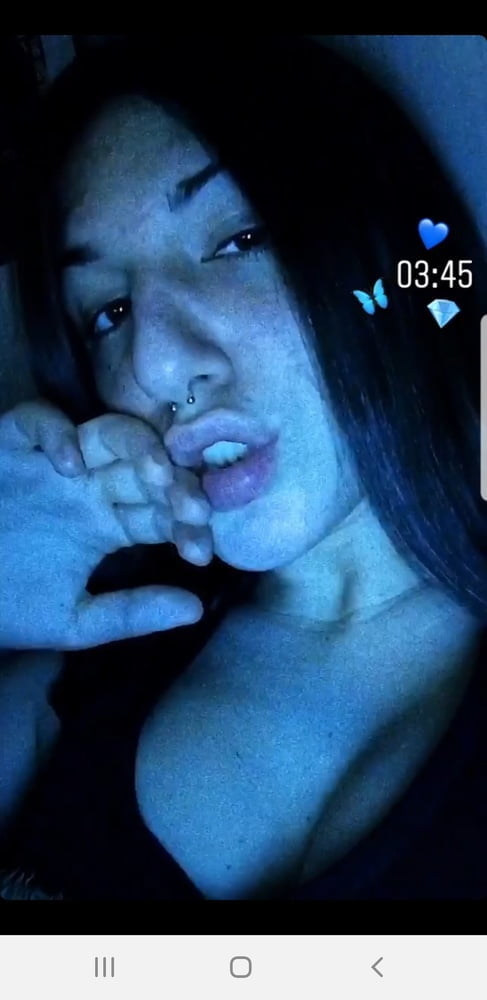 Meine heiße Cousine (kommentieren Sie, was Sie mit ihr machen würden)
 #80839713