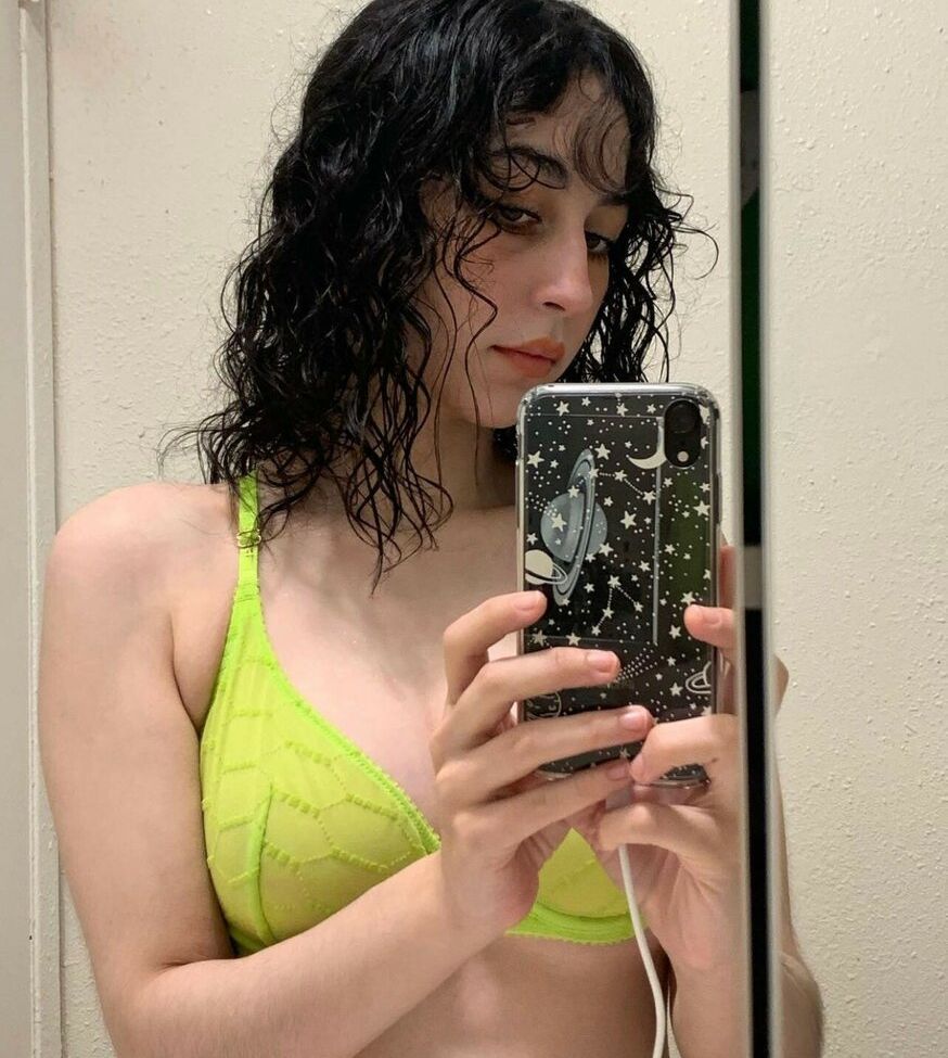 Muhlizza desnuda #108086634