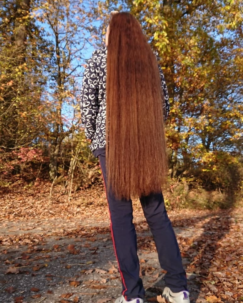 Kathy fille cheveux longs
 #96469835