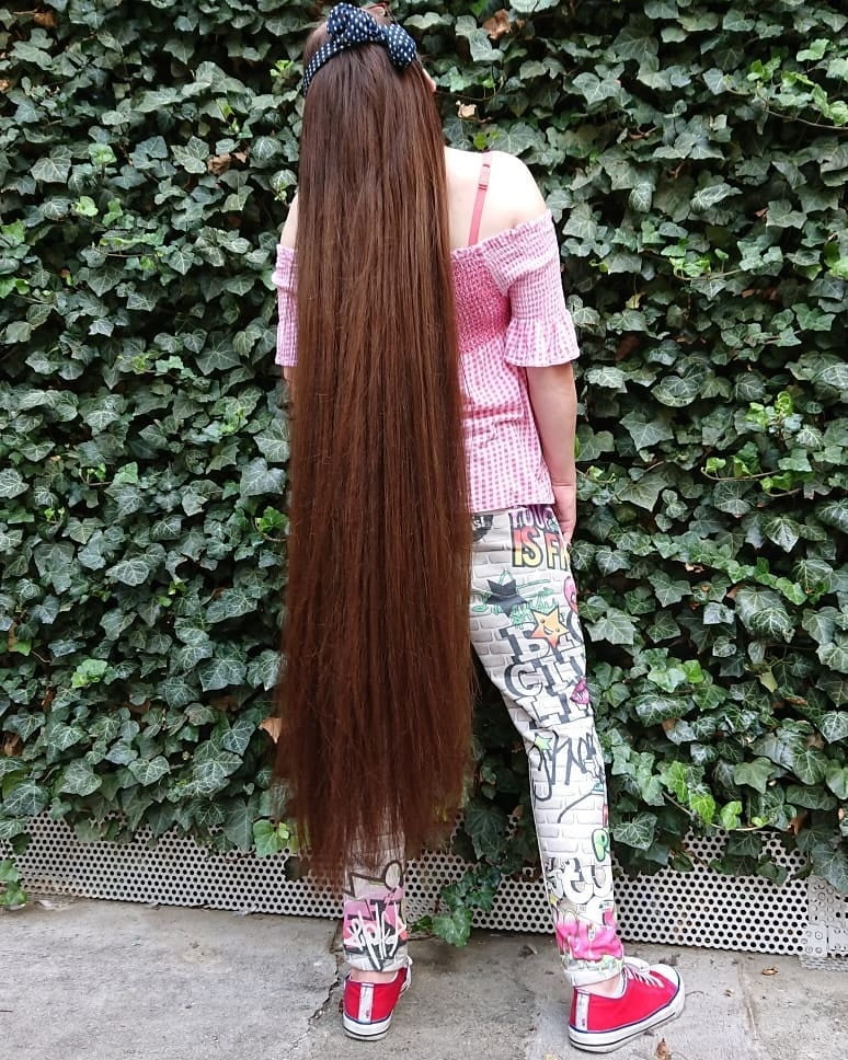Kathy langes Haar Mädchen
 #96469892