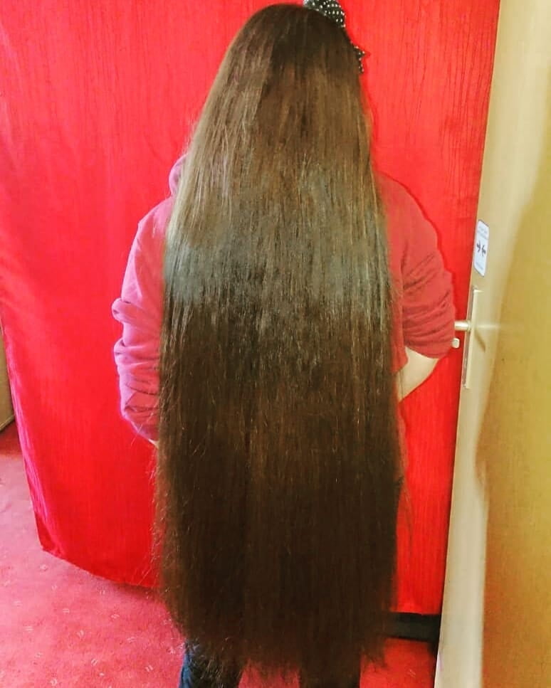 Kathy fille cheveux longs
 #96469940