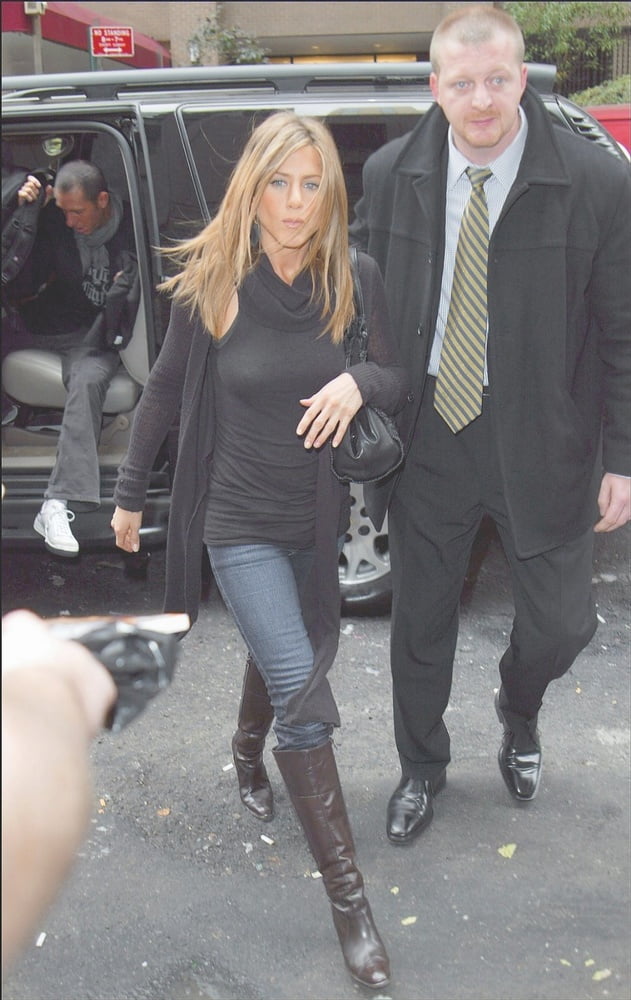 Weibliche Berühmtheit Stiefel & Leder - jennifer aniston
 #103392096