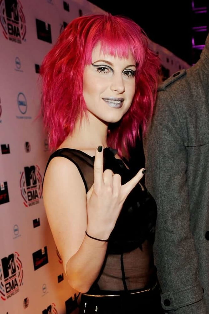 Hayley williams mega pic dump
 #93162574