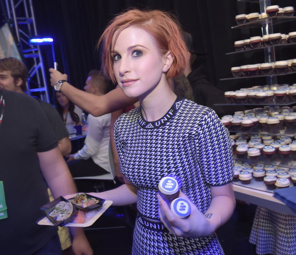 Hayley williams mega pic dump
 #93163031