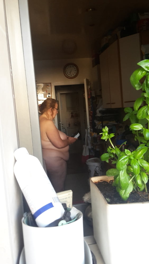 Mi desnudo femenino en la cocina esta mañana
 #91873141