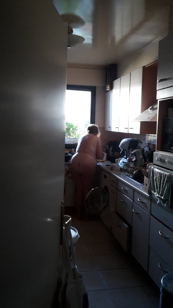 Mi desnudo femenino en la cocina esta mañana
 #91873150