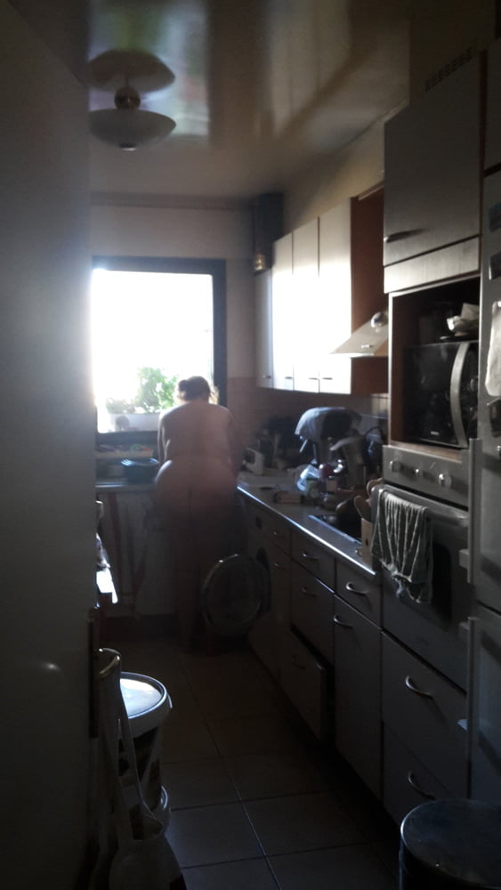 Mi desnudo femenino en la cocina esta mañana
 #91873176