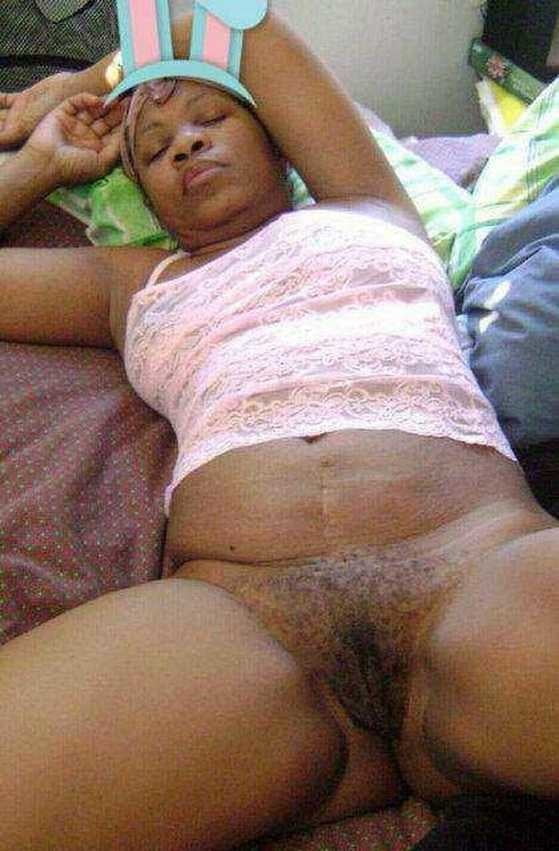 Black Series 01: From MILF to GILF with Matures in between #102652612