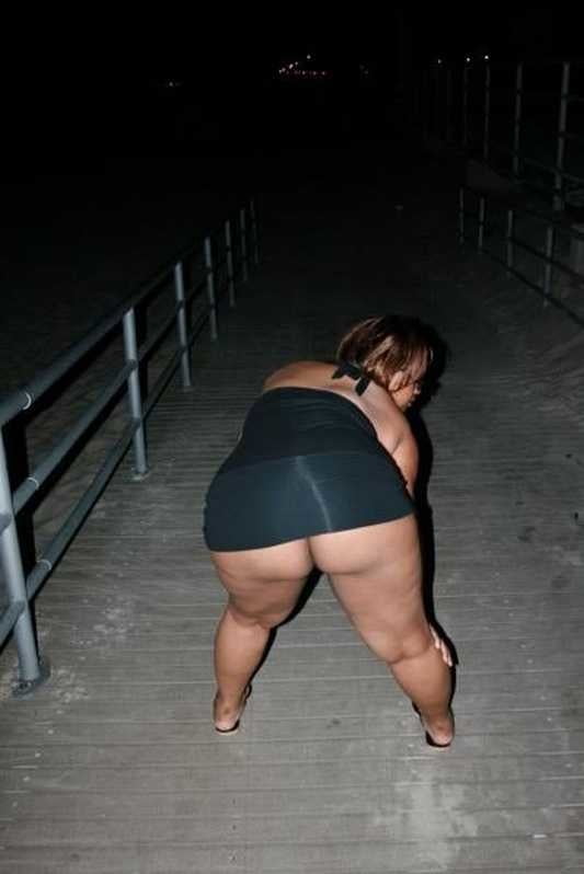 Serie negra 01: de milf a gilf con maduras en medio
 #102652618