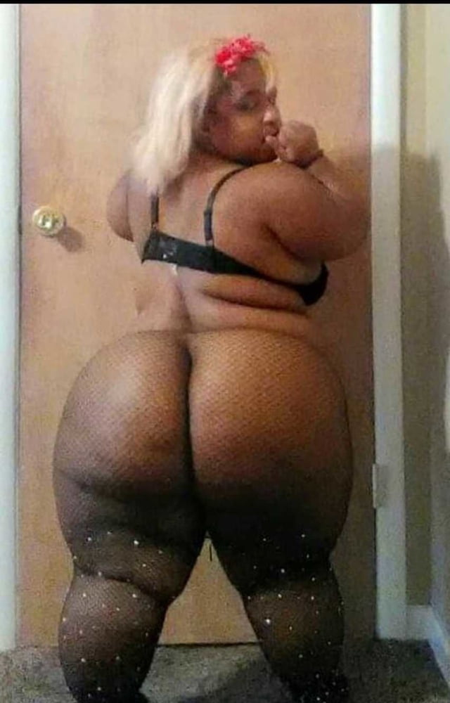 Serie negra 01: de milf a gilf con maduras en medio
 #102652838