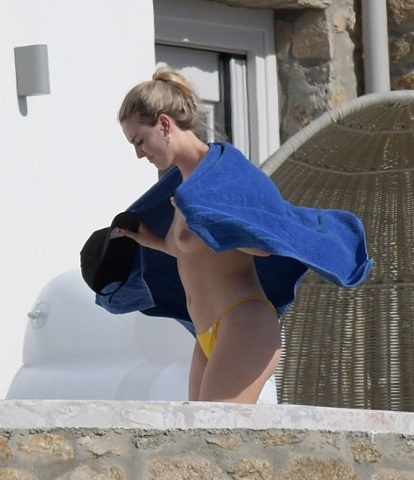 Perrie Edwards nackt #108457201