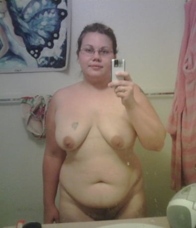 Femmes moyennes avec ventre et seins
 #97339571