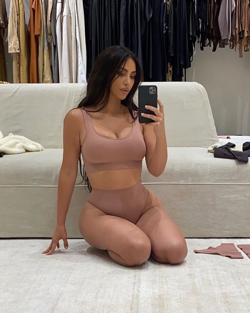 Kim kardashian
 #87357027