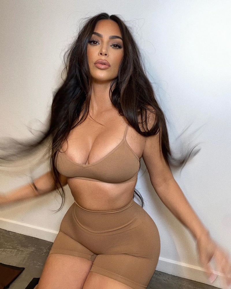 Kim kardashian
 #87357113