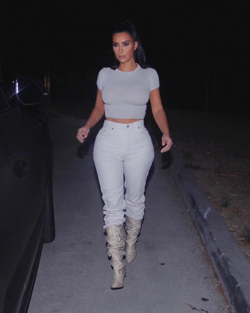 Kim kardashian
 #87357210