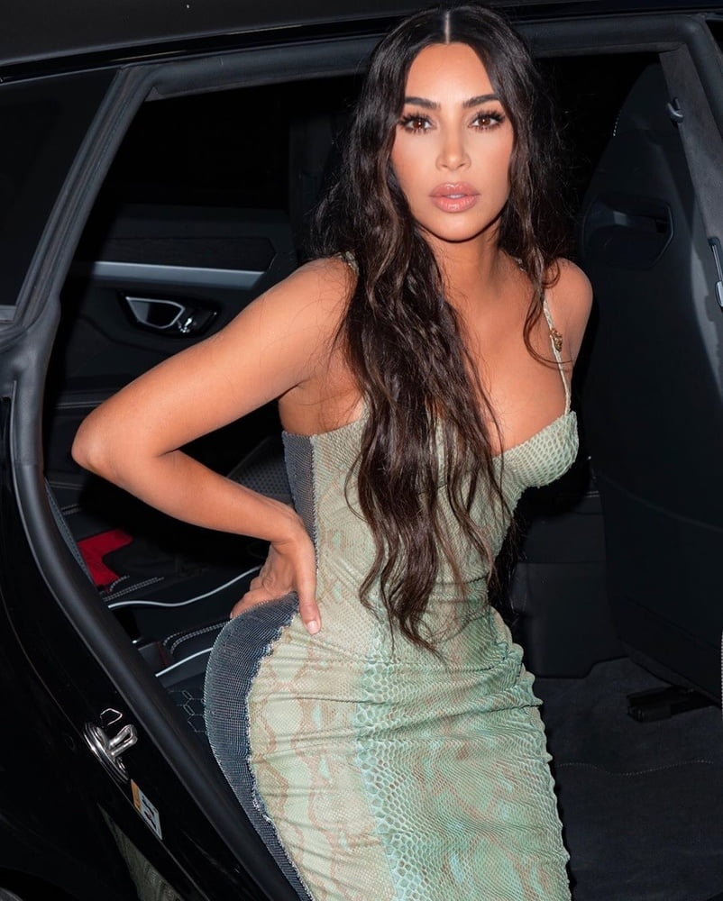 Kim kardashian
 #87357322