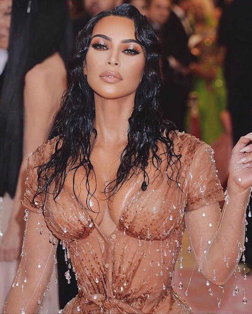 Kim kardashian
 #87357410