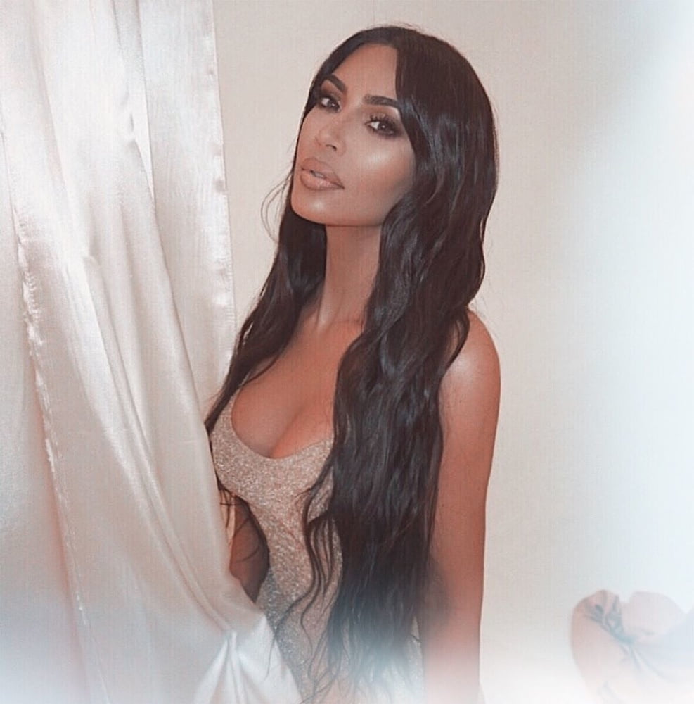 Kim kardashian
 #87357514