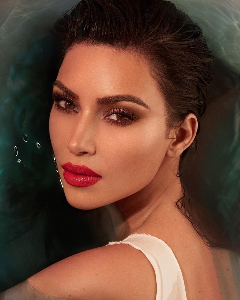 Kim kardashian
 #87357517