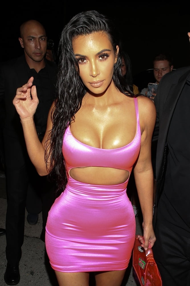 Kim kardashian
 #87357557