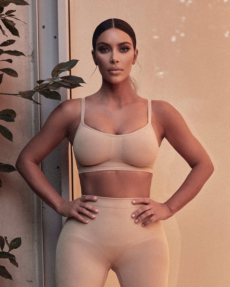 Kim kardashian
 #87357694