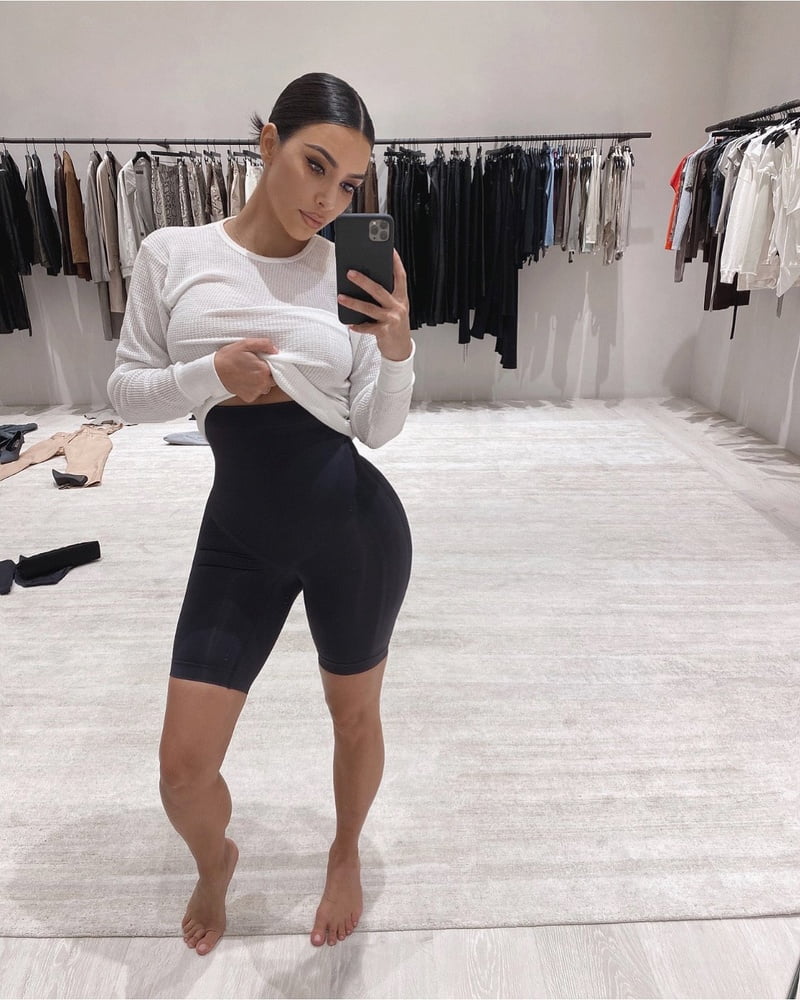 Kim kardashian
 #87357700