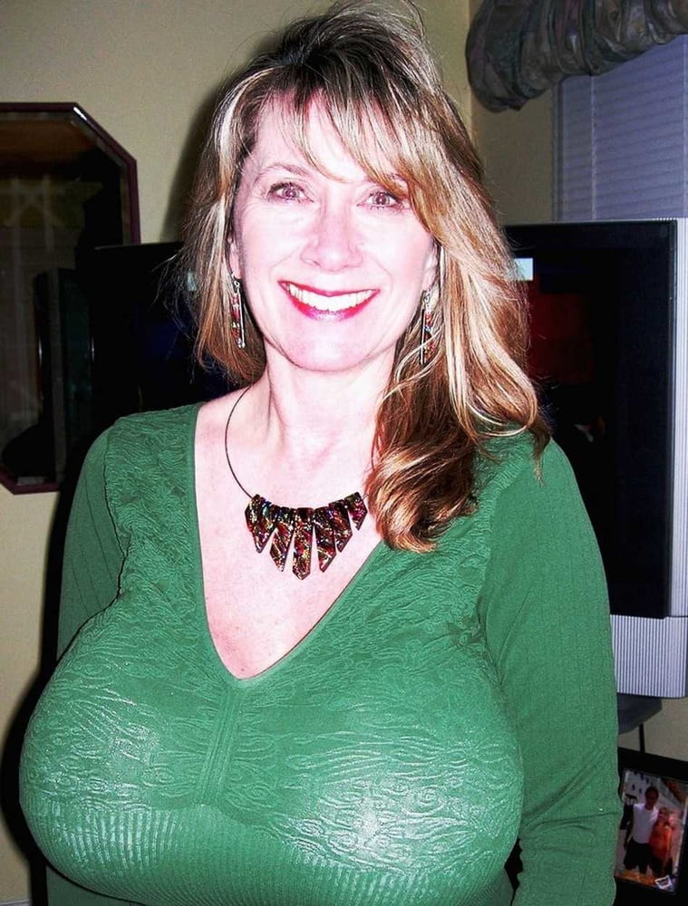 Von Milfs zu Gilfs mit reifen dazwischen 236
 #99851226