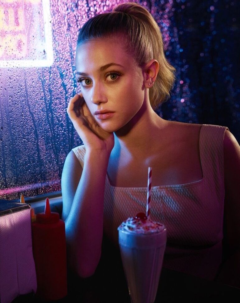 Lili Reinhart nuda #109469020