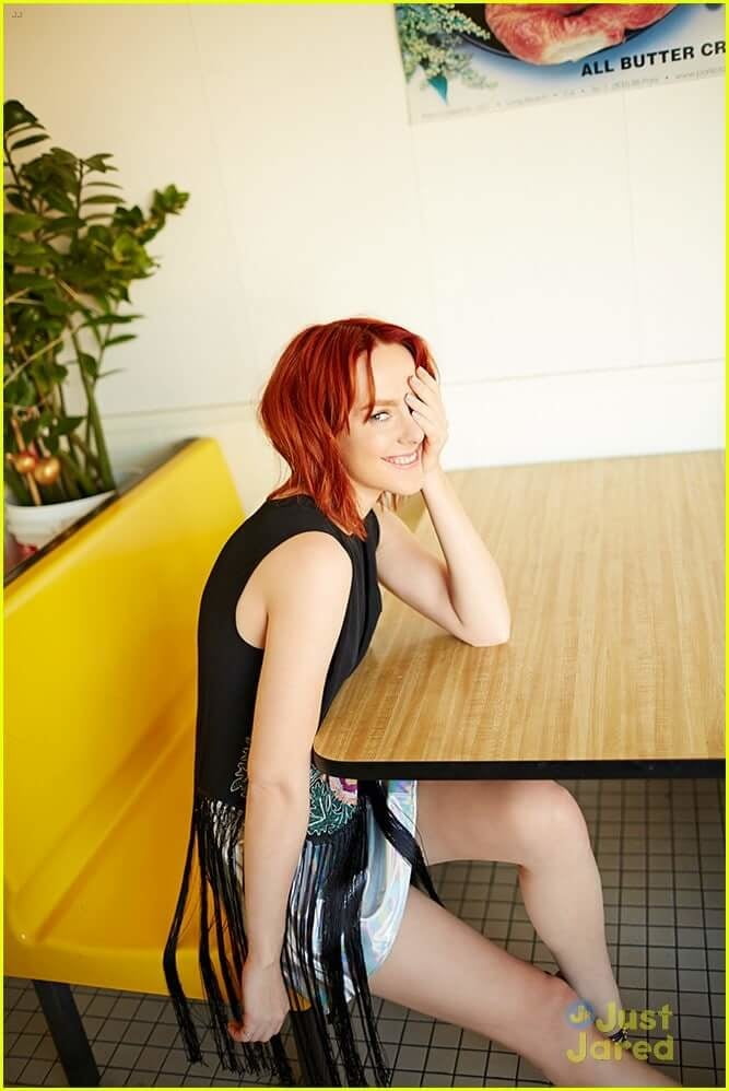 Jena malone actriz nerd caliente.
 #105441019