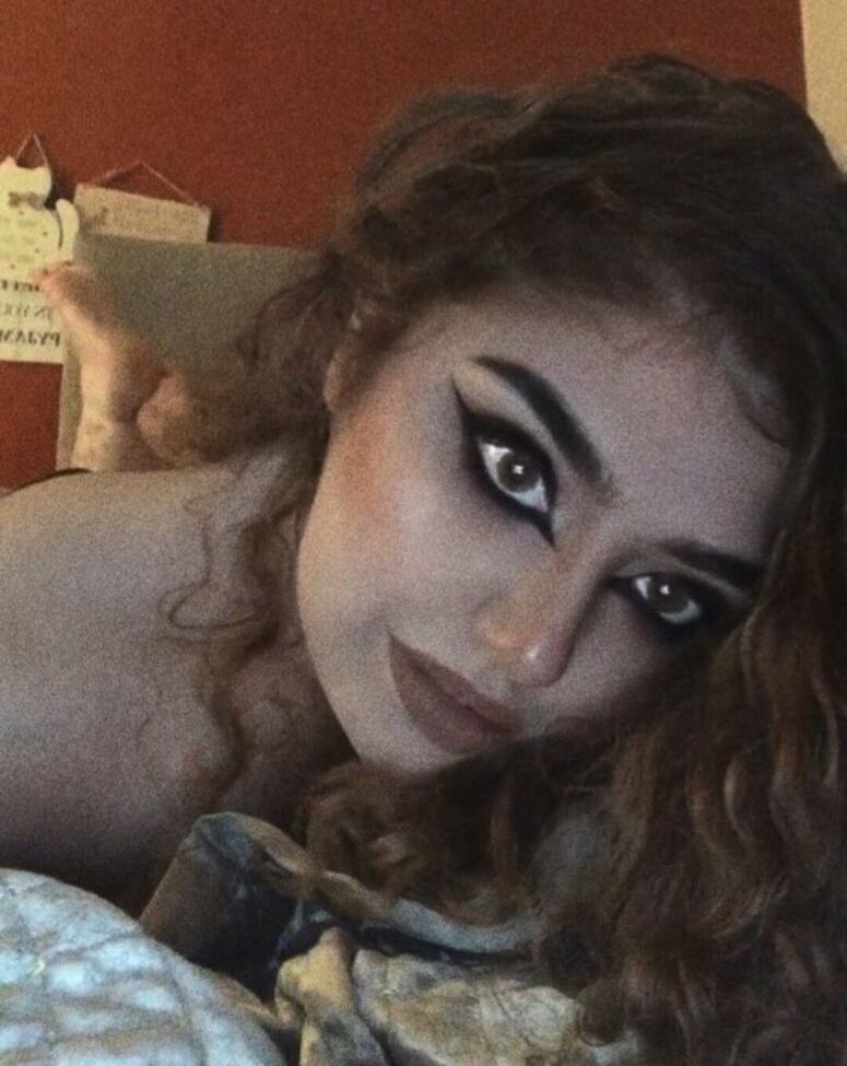 Kiitakat desnuda #109866168