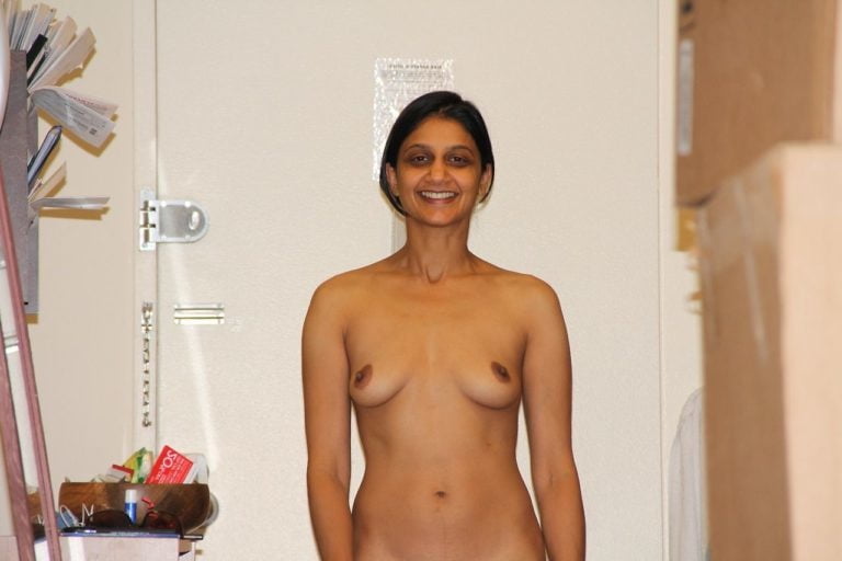 Femme indienne donnant une pose sexy
 #81316580