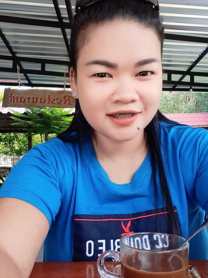 Thailändisches Mädchen entblößt
 #88006650