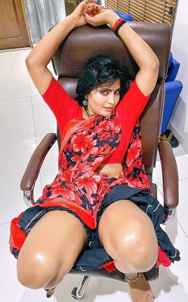 Desi aunty saree hot
 #88804320