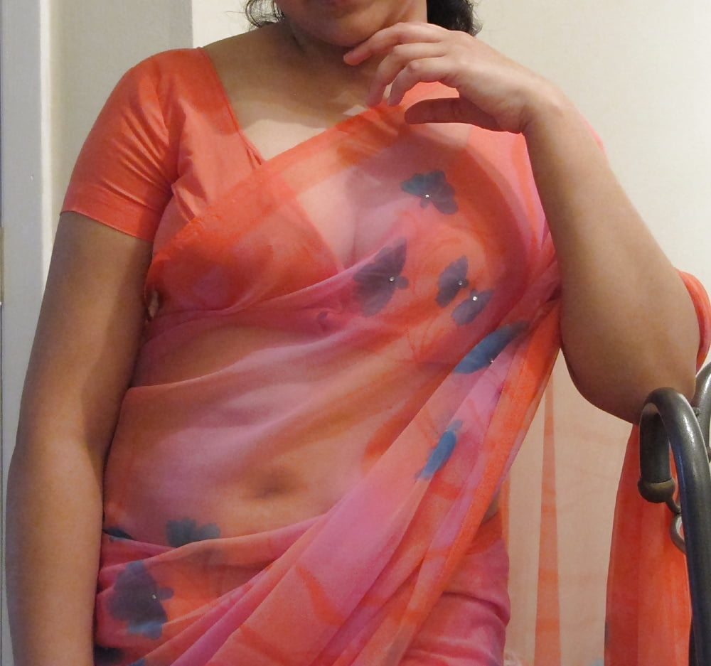 Desi aunty saree hot
 #88804350