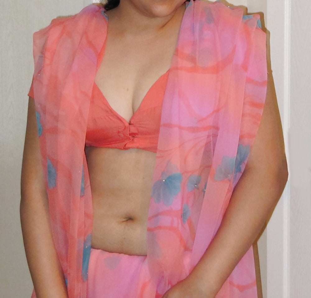 Desi aunty saree hot
 #88804355