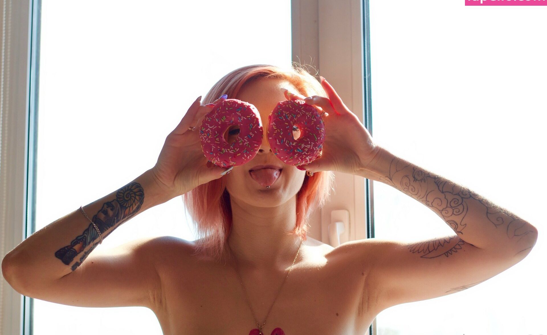 Luventa desnuda #108176271