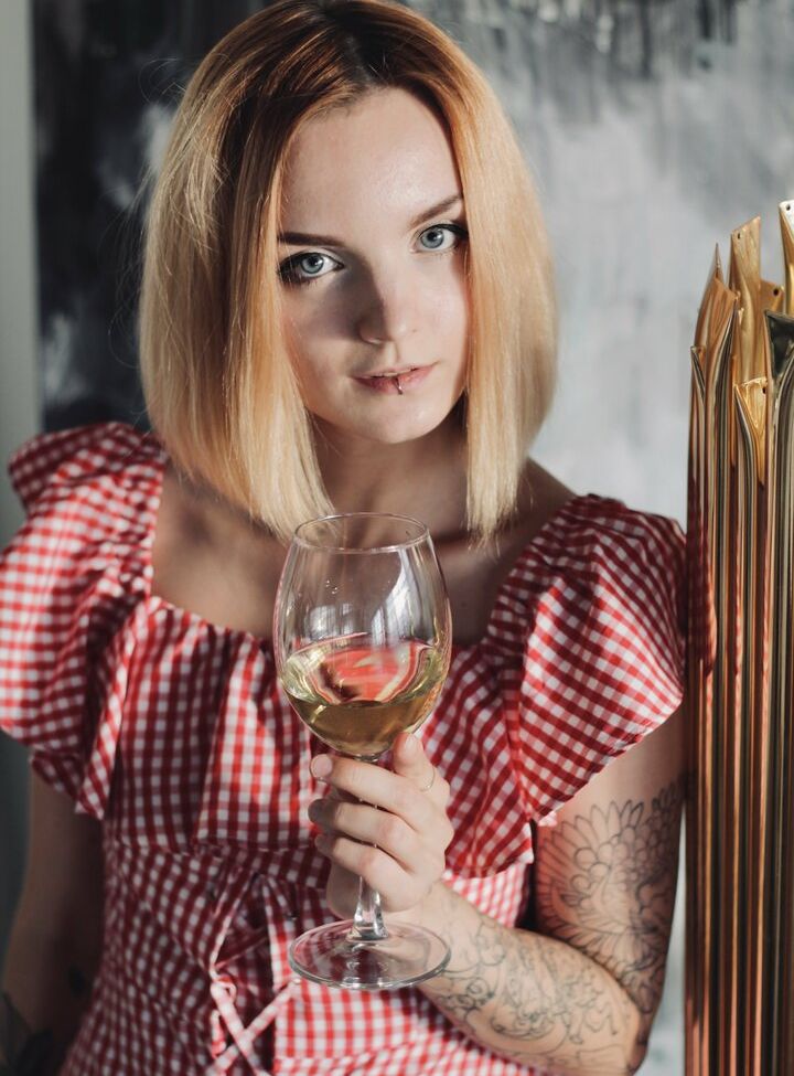 Luventa desnuda #108176285