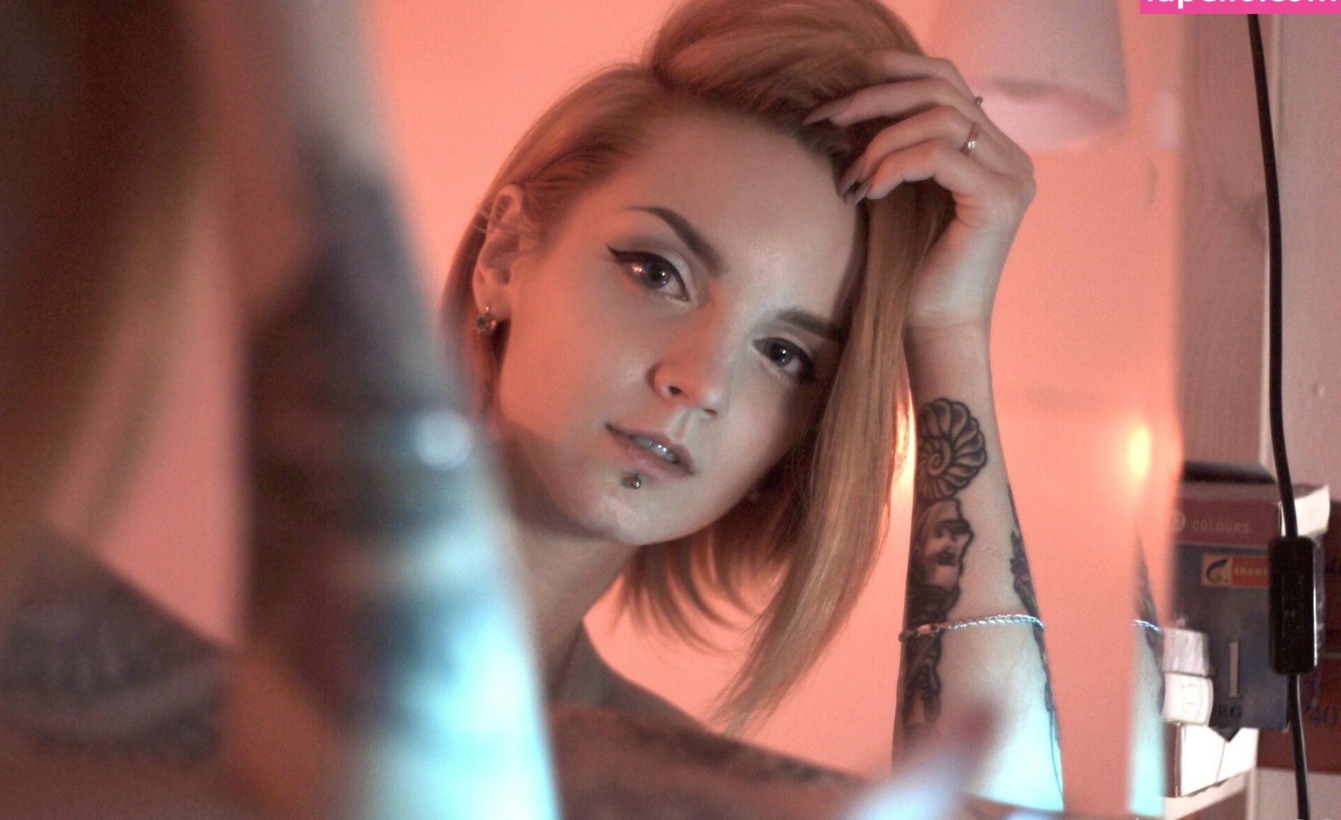 Luventa desnuda #108176305