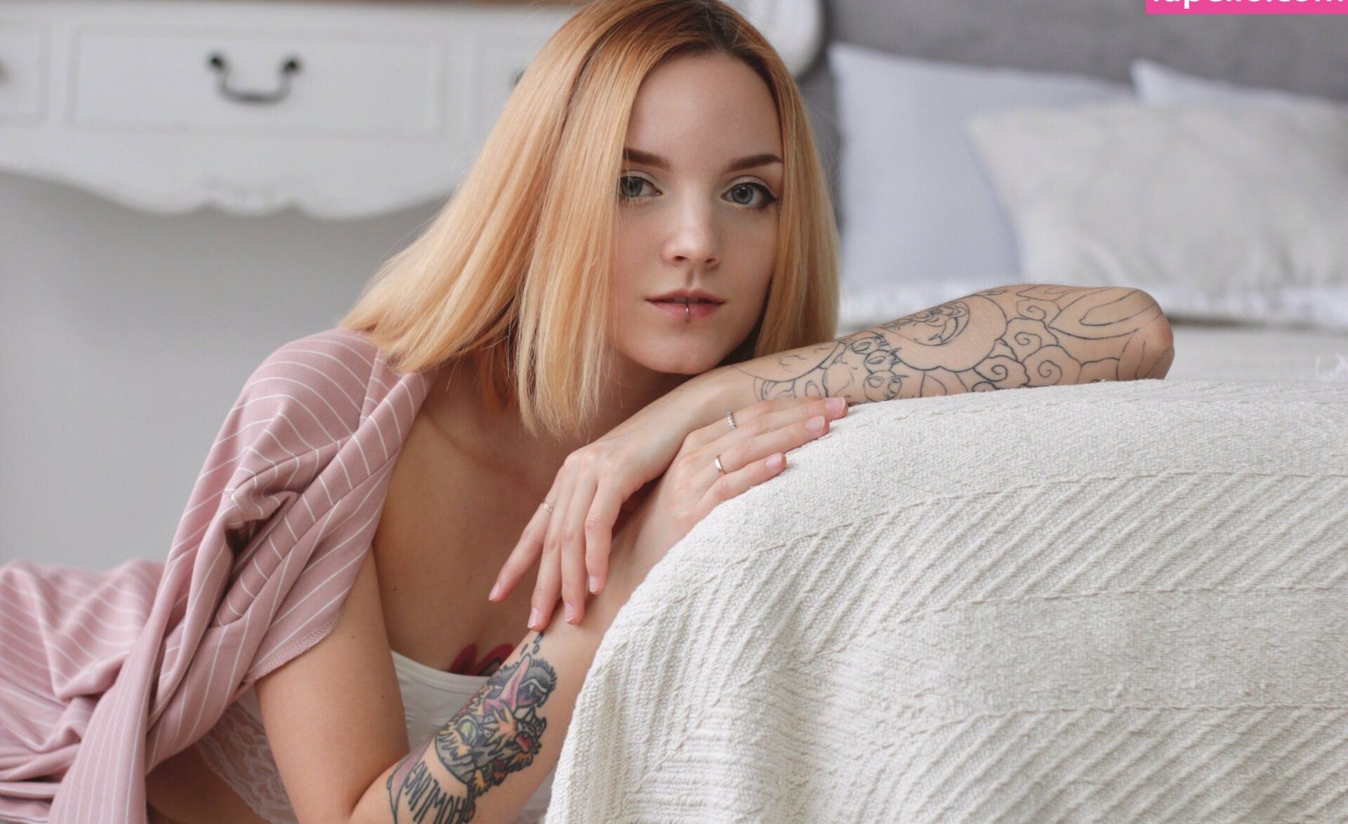 Luventa desnuda #108176315