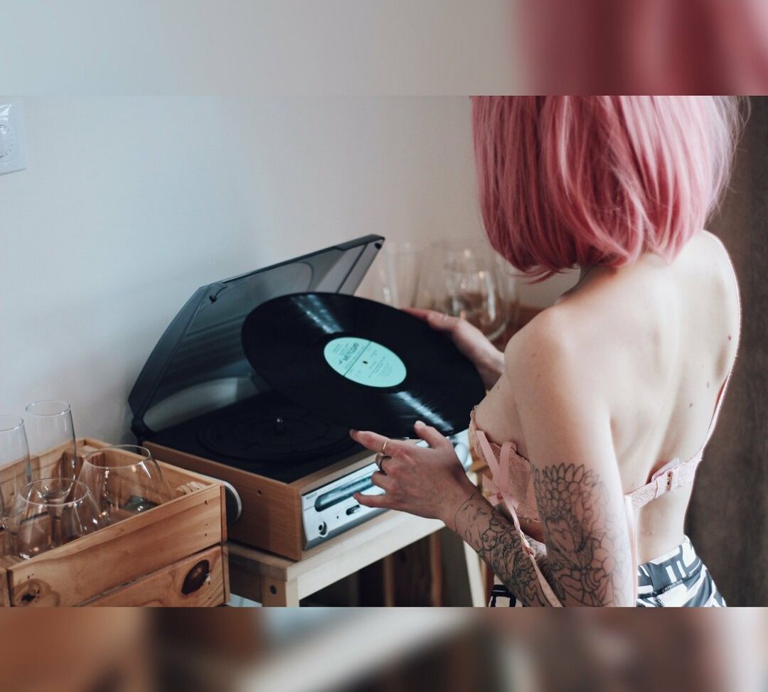 Luventa desnuda #108176417