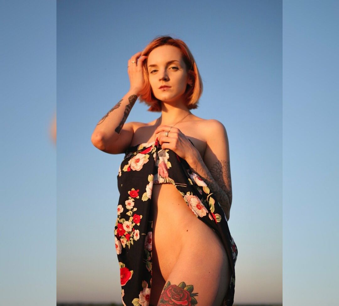 Luventa desnuda #108176433