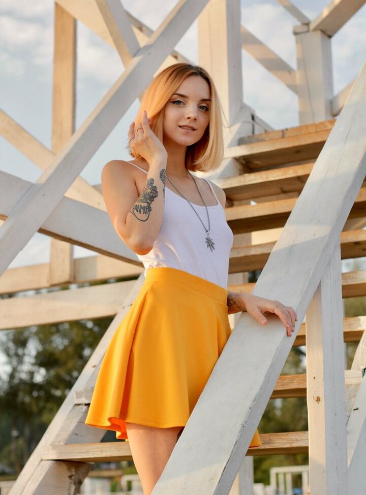 Luventa desnuda #108176519