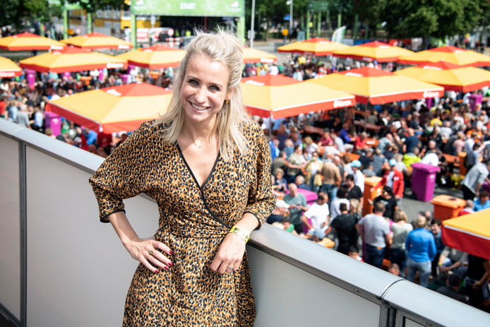 Dionne stax - présentatrice néerlandaise 6
 #105164470